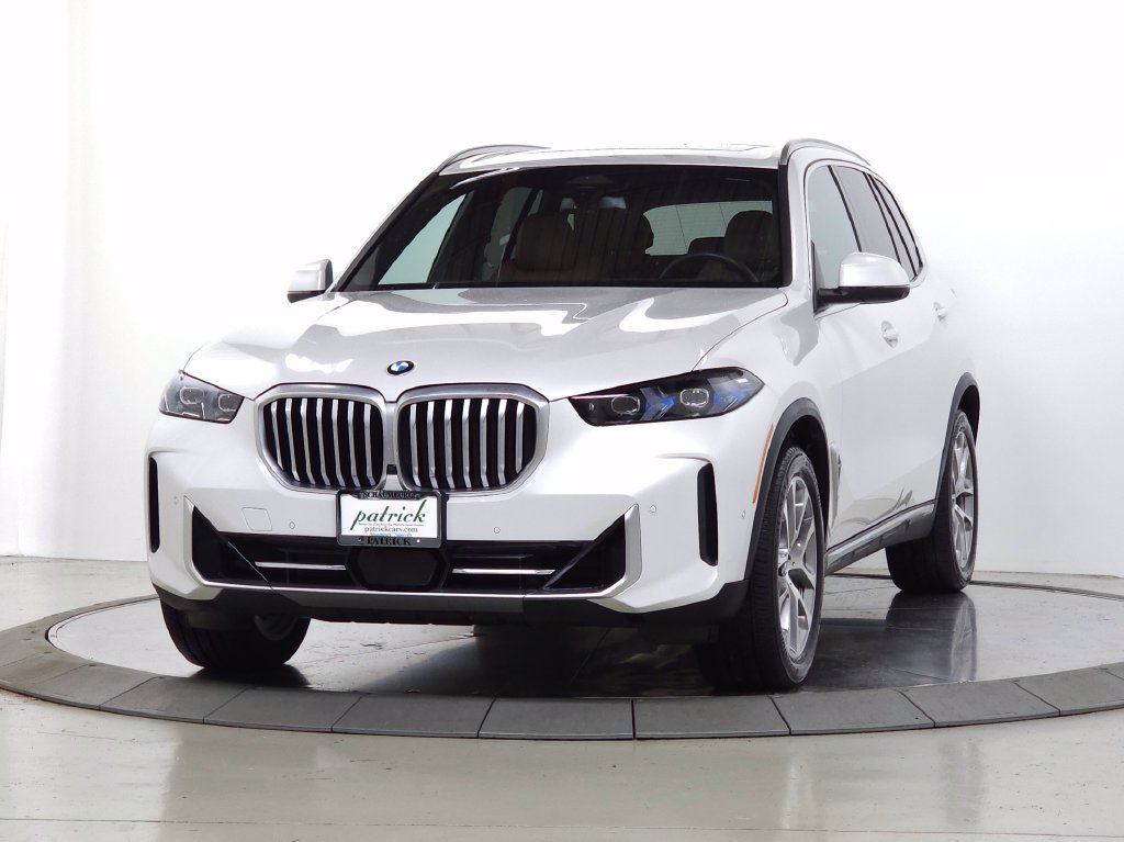 Used 2026 BMW X5 xDrive40i w/ Parking Assistance Package AWD/4WD image 4