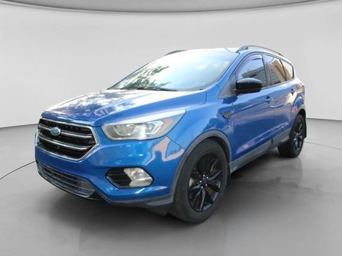Used 2017 Ford Escape SE w/ Equipment Group 201A FWD image 2