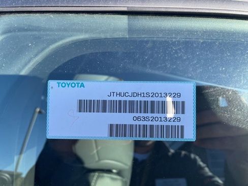 New 2025 Lexus UX 300h 300h F SPORT DESIGN AWD image 28