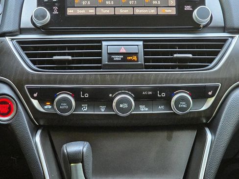Used 2018 Honda Accord EX image 27