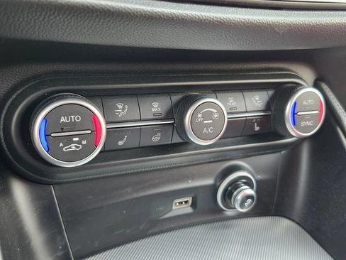 Used 2022 Alfa Romeo Stelvio Veloce AWD/4WD image 18