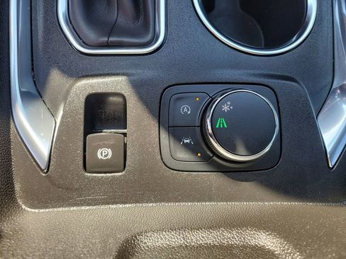 Used 2023 Chevrolet Traverse LT image 22