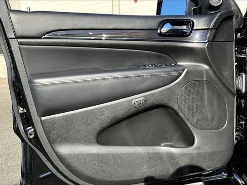 Used 2019 Jeep Grand Cherokee Overland image 26