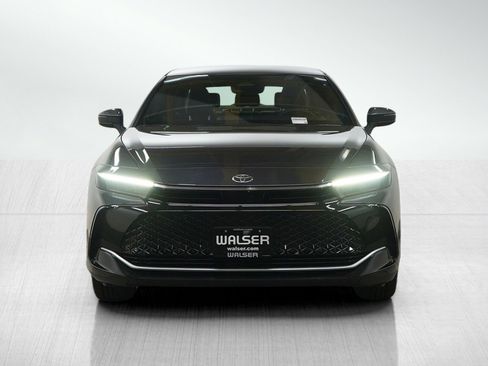 Used 2024 Toyota Crown Limited image 8