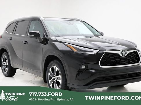 Used 2021 Toyota Highlander XLE image 1