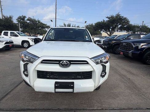 Certified 2022 Toyota 4Runner SR5 Premium w/ Moonroof Package RWD image 2