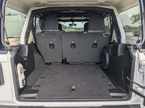 Used 2023 Jeep Wrangler Sahara image 15