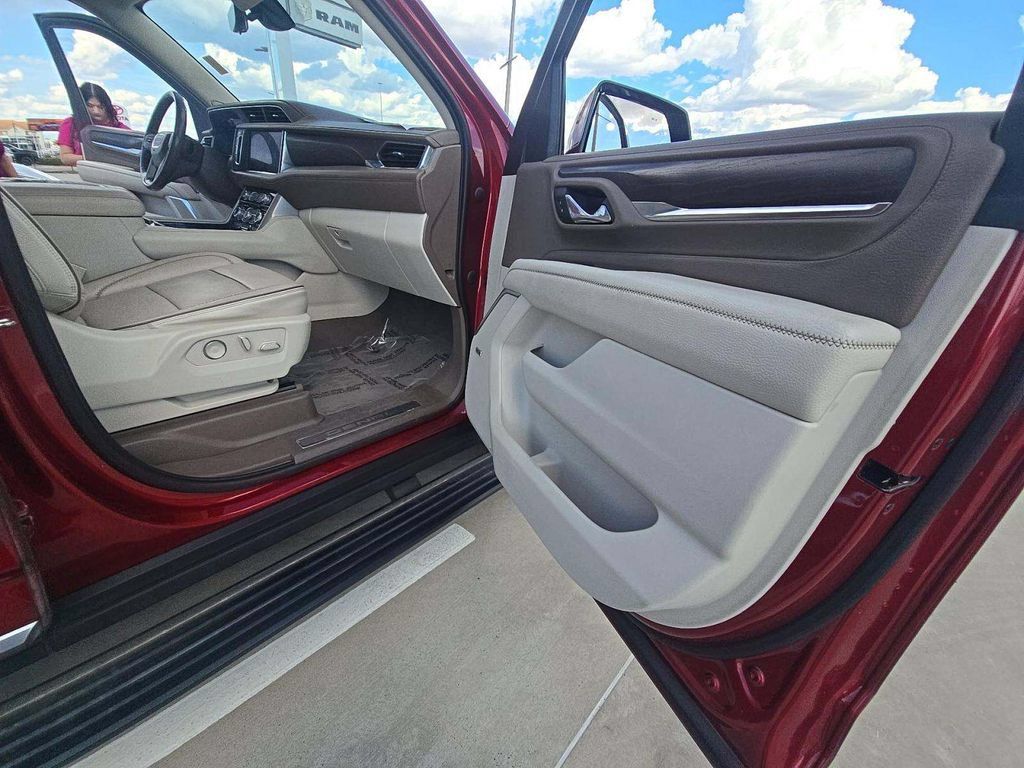 Used 2021 GMC Yukon Denali w/ Denali Premium Package AWD/4WD image 6