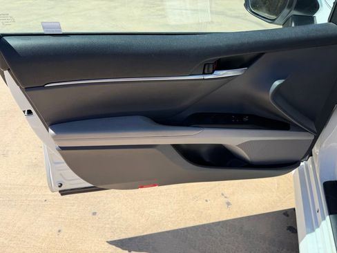 Used 2022 Toyota Camry LE image 12