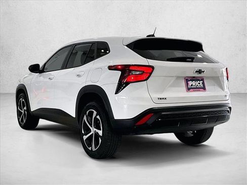 Used 2024 Chevrolet Trax RS FWD image 13