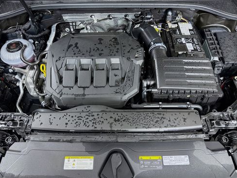 Certified 2025 Audi Q3 2.0T Premium Plus w/ Premium Plus Package image 28