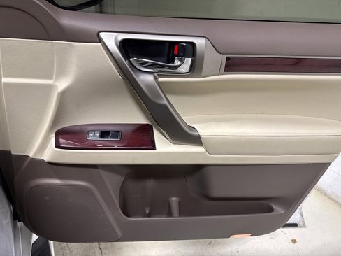Used 2015 Lexus GX 460 image 35