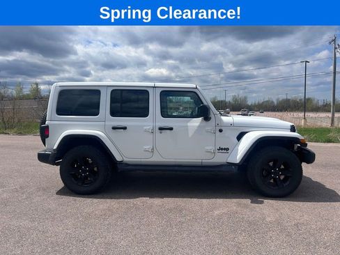 Used 2021 Jeep Wrangler Unlimited Sahara AWD/4WD image 7