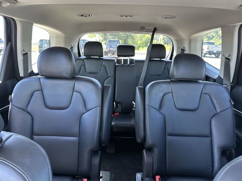 Used 2024 Kia Telluride S w/ S Sunroof Package FWD image 13