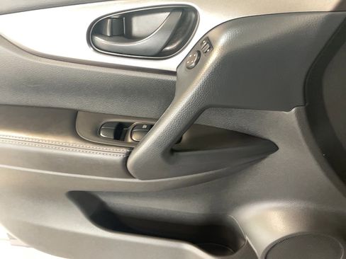 Used 2022 Nissan Rogue Sport S image 8