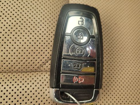 Used 2021 Lincoln Corsair AWD w/ Premium Package image 32