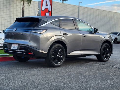 Used 2025 Nissan Murano SV image 2
