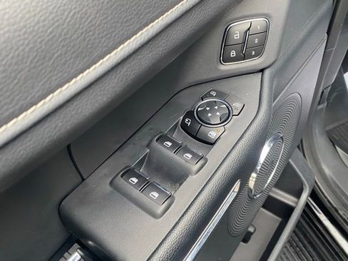 Used 2023 Ford Expedition XLT image 13