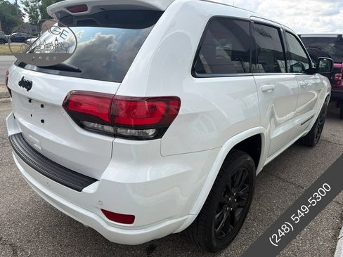 Used 2022 Jeep Grand Cherokee Laredo X AWD/4WD image 8