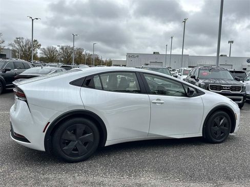Used 2025 Toyota Prius LE image 4
