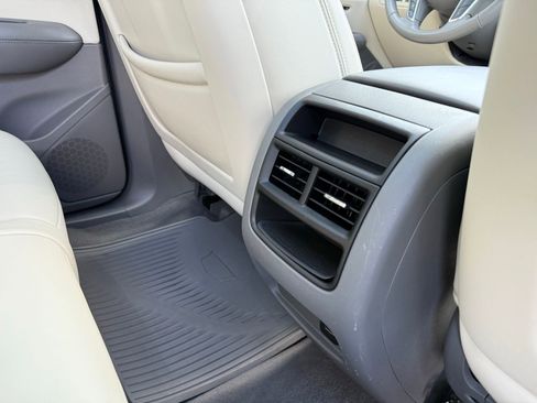 Used 2019 Cadillac XT5 Luxury image 34