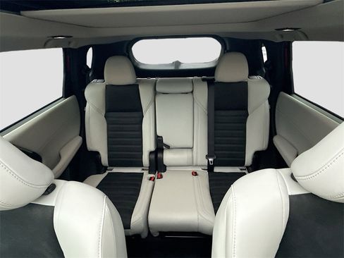 New 2025 Mitsubishi Outlander SE image 23