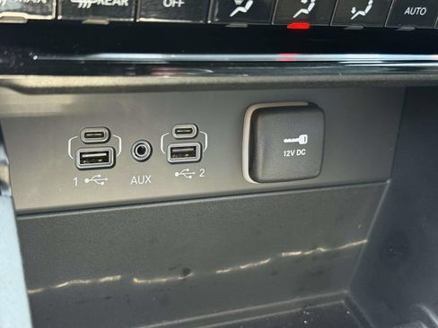 Used 2024 Jeep Grand Cherokee Limited AWD/4WD image 29