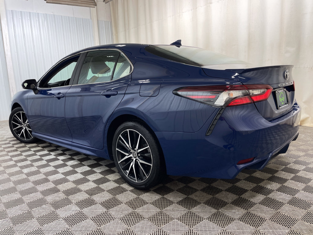 Used 2024 Toyota Camry SE FWD image 11