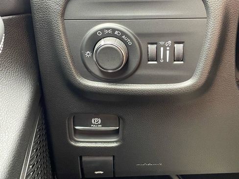 New 2025 Jeep Grand Cherokee Altitude image 29