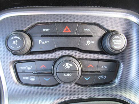 Used 2016 Dodge Challenger SXT Plus image 30