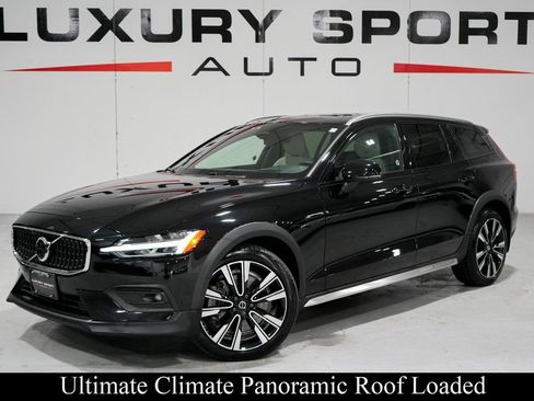 Used 2023 Volvo V60 B5 Cross Country Ultimate w/ Climate Package image 1