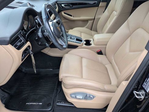 Used 2021 Porsche Macan image 11