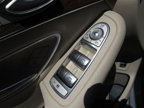Used 2022 Mercedes-Benz GLC 300 w/ Premium Package Lite image 20