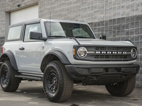 New 2026 Ford Bronco 2-Door w/ Sasquatch Package AWD/4WD image 2