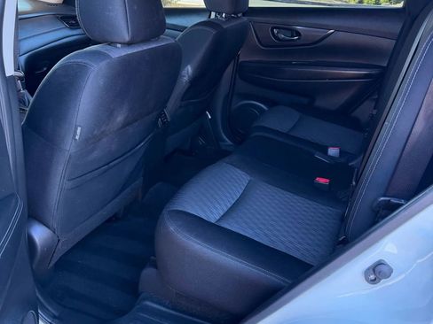 Used 2017 Nissan Rogue SV image 10