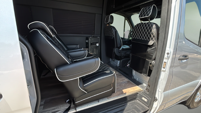 Used 2021 Mercedes-Benz Sprinter 2500 image 36