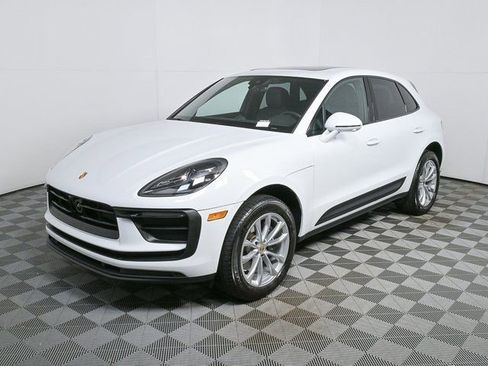Certified 2025 Porsche Macan image 1