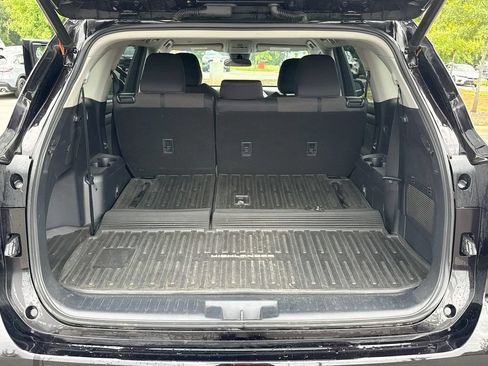 Used 2020 Toyota Highlander LE FWD image 27