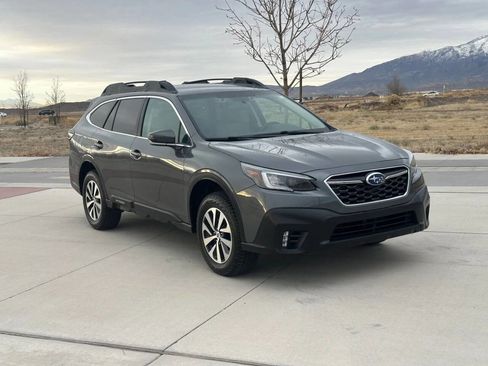 Used 2020 Subaru Outback Premium image 3