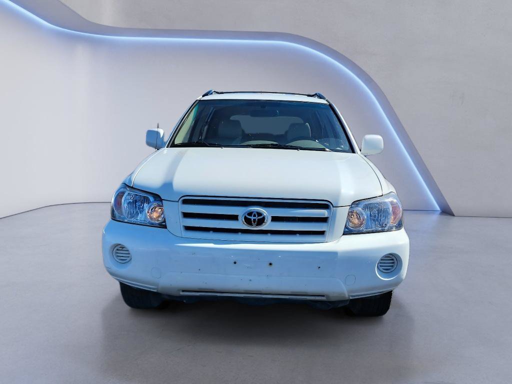 Used 2005 Toyota Highlander 2WD V6 w/ Appearance Pkg image 2