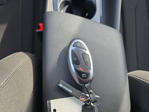 Certified 2025 Hyundai Elantra Blue image 12