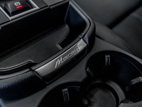Certified 2025 Porsche Macan image 24