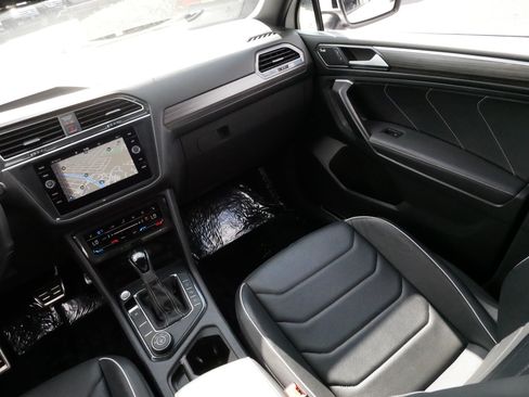 Certified 2023 Volkswagen Tiguan SEL R-Line AWD/4WD image 11