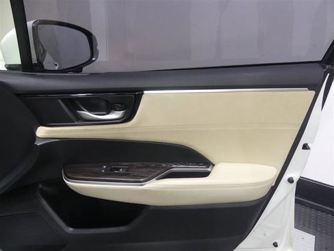 Used 2018 Honda Clarity Touring image 18