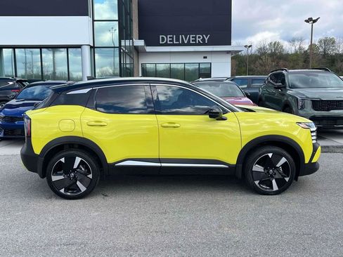 Used 2025 Nissan Kicks SR image 24