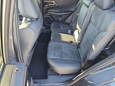 Used 2024 Mitsubishi Outlander SE image 11