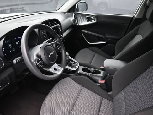Used 2025 Kia Soul LX w/ LX Technology Package FWD image 20