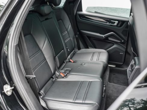 Used 2023 Porsche Cayenne AWD/4WD image 25