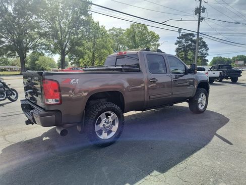 Used 2008 GMC Sierra 2500 SLT w/ Z71 Off-Road Package image 5