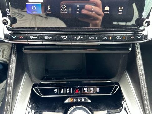 Used 2023 Jeep Wagoneer Series II RWD image 19